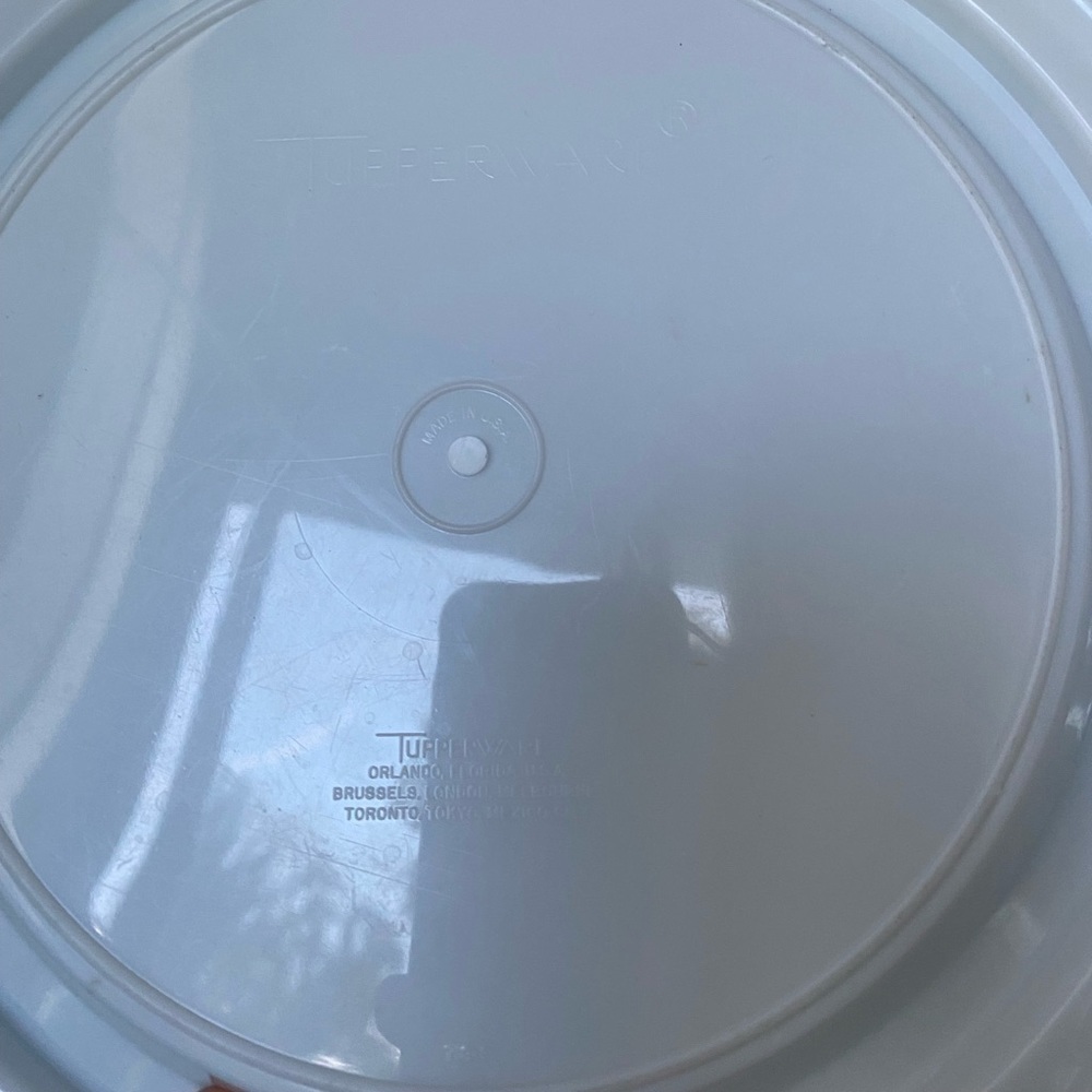 vintage TUPPERWARE 9” Pie Keeper With Cover Opaque Round 719-1 / 720-1 U.S.A. - Picture 7 of 10